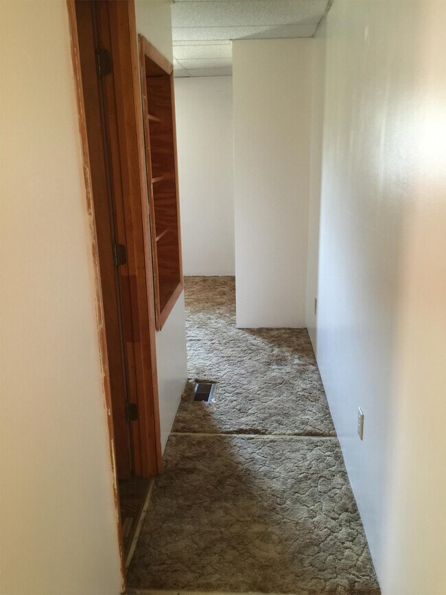 Building Photo - 49 Breezy Dr