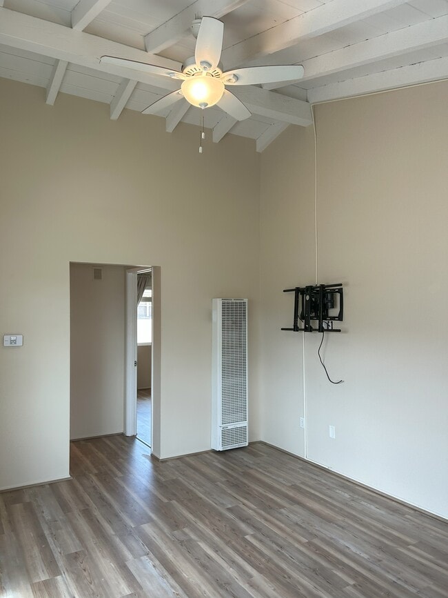 Living room - 3080 Lincoln St