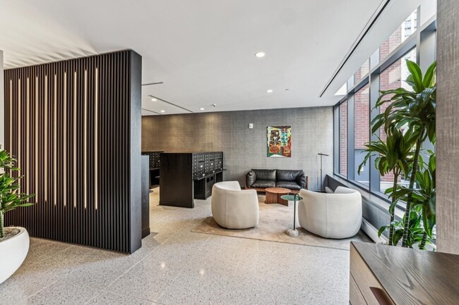 Interior Photo - 151 Bay Street