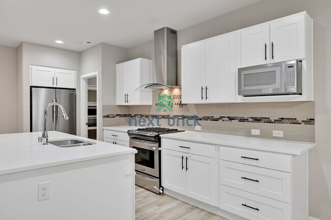 Foto del edificio - 3 BED & 2.5 BATH SINGLE FAMILY HOUSE FOR RENT