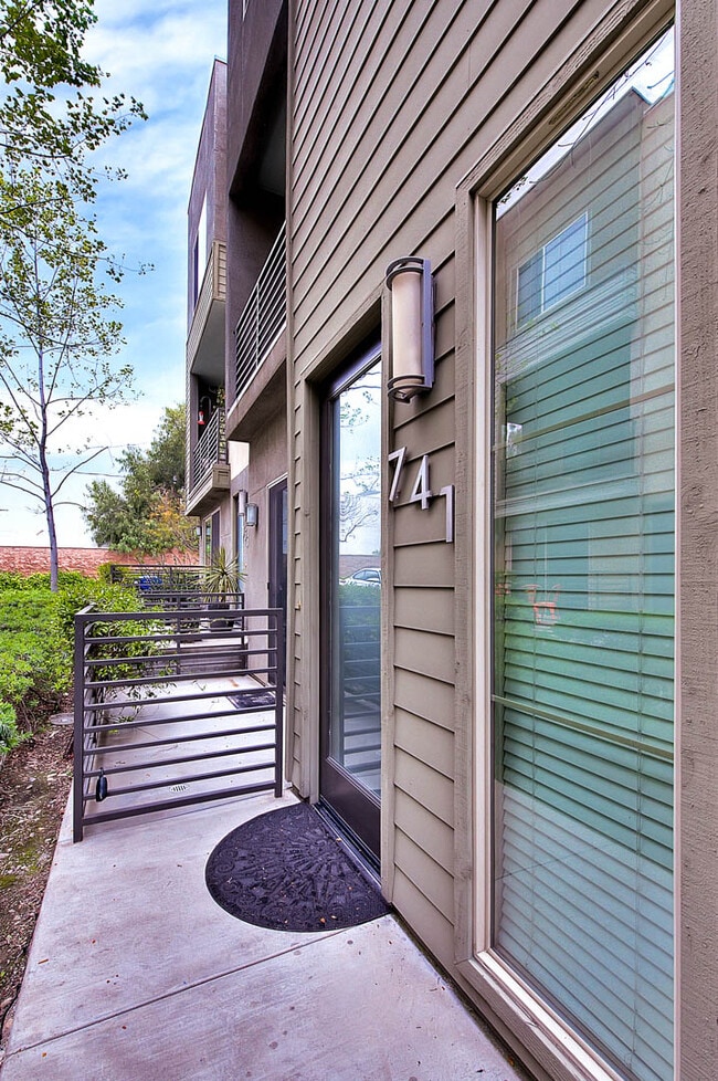 Building Photo - 741 Sawyer Pl