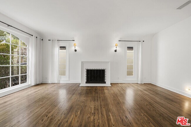 Building Photo - 451 Westmount Dr