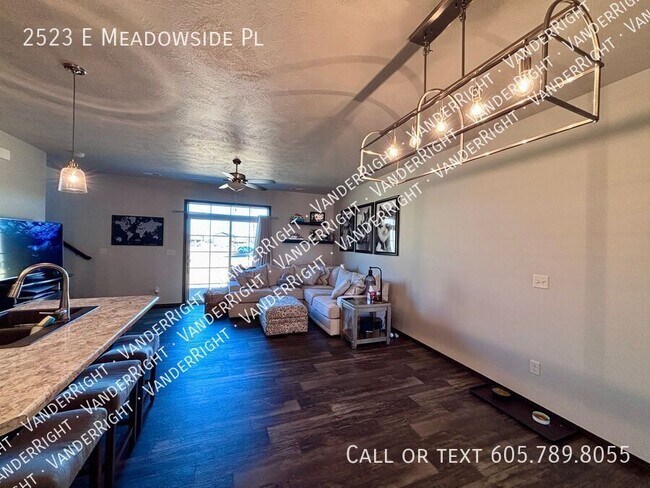 Foto del edificio - 2523 E Meadowside Pl