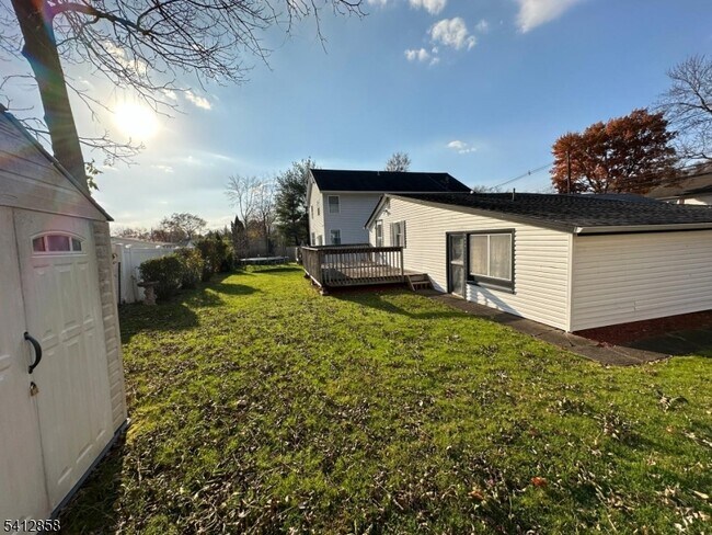 Foto del edificio - 80 Allentown Rd