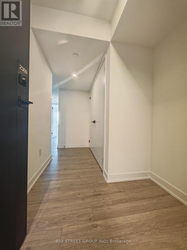 Building Photo - 609 Sherbourne St