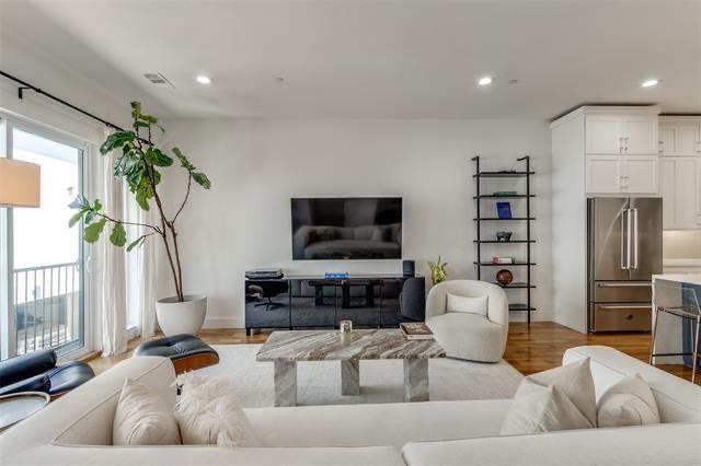 Foto del edificio - 2311 N Carroll Ave