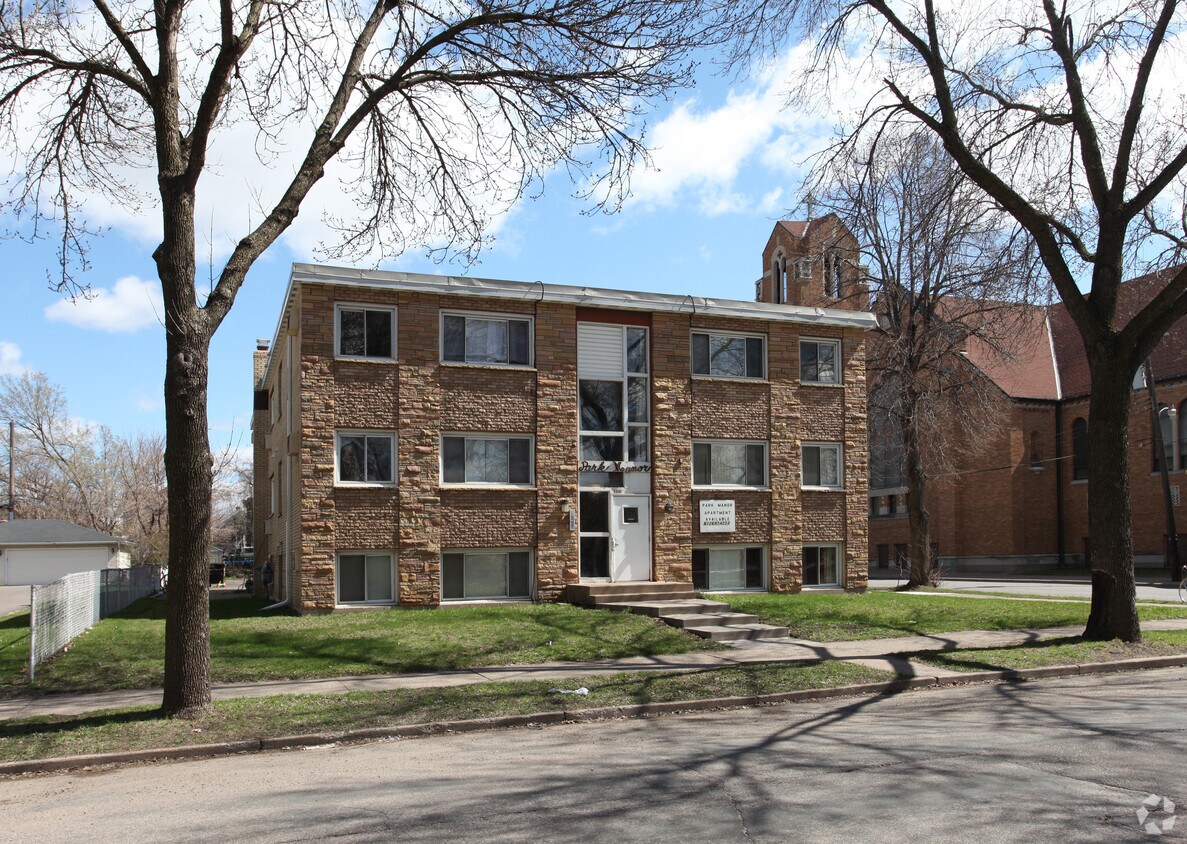 Building Photo - Park Manor