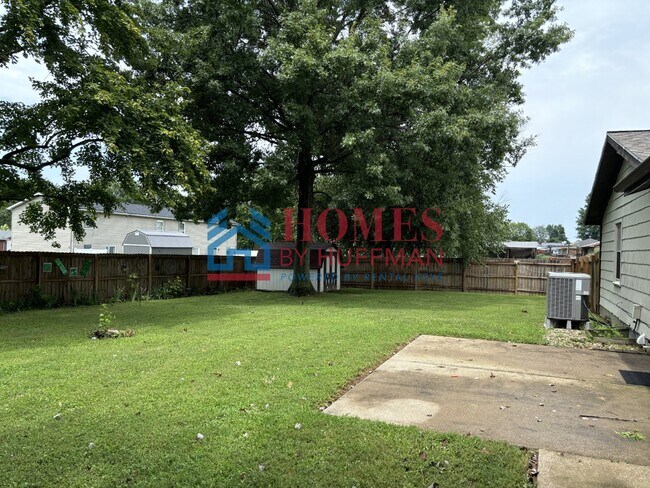 Foto del edificio - Three Bedroom House | Newburgh, Indiana