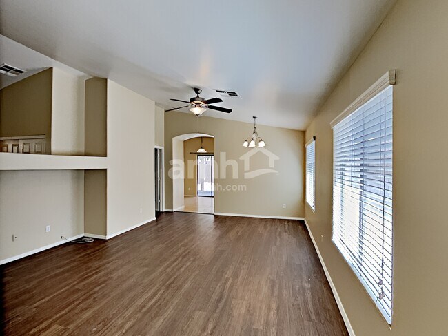 Foto del edificio - 15580 W Durango St