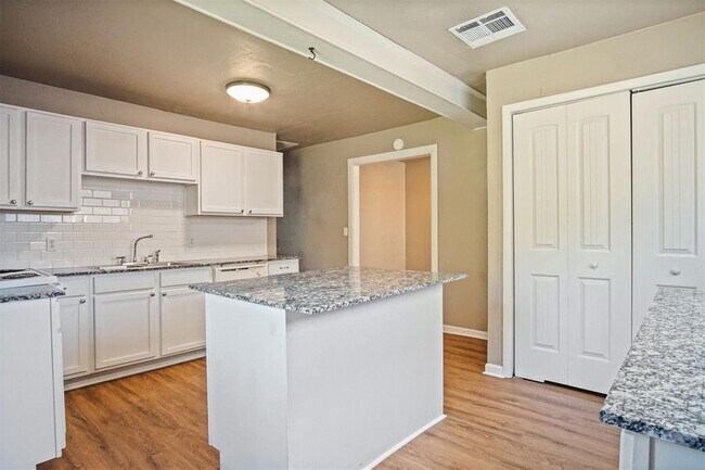 Building Photo - 406 Mid-America Blvd