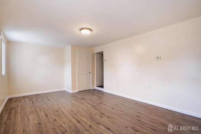 Building Photo - 360 Alpine St