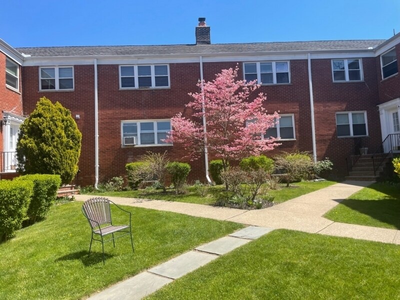 Primary Photo - 284 Claremont Ave