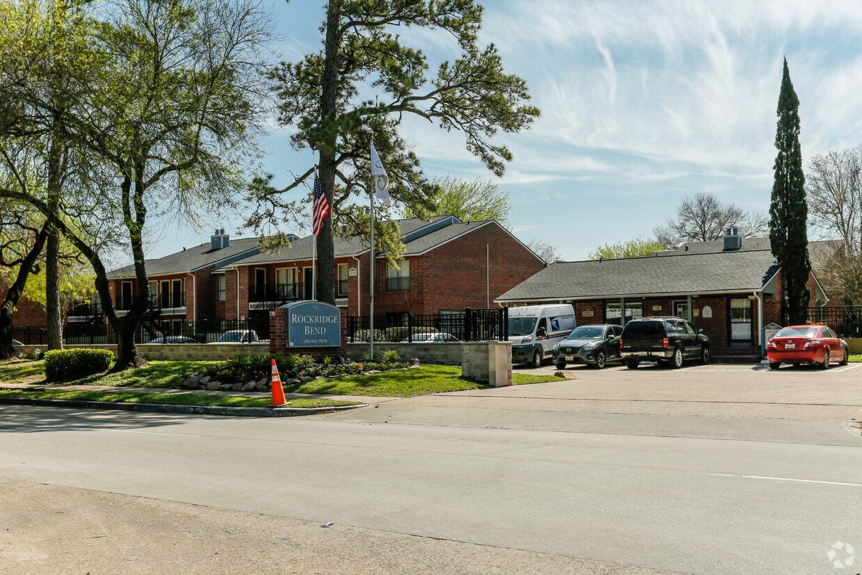 Serena Oaks Apartments 770 Greens Rd Houston, TX