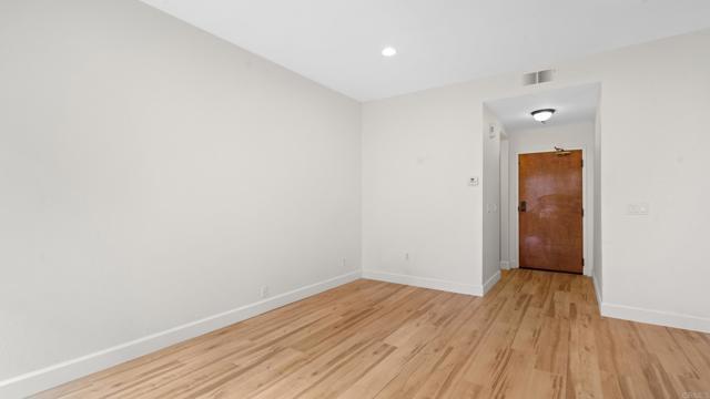 Foto del edificio - 2445 Brant St