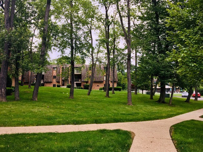 Building Photo - 1123 Forest Green Dr