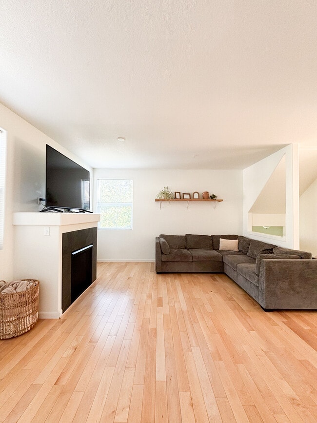 sala de estar bien iluminada - 15458 SW Mallard Dr