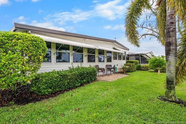 Building Photo - 7894 SE Saratoga Dr