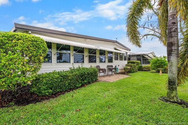 Foto del edificio - 7894 SE Saratoga Dr