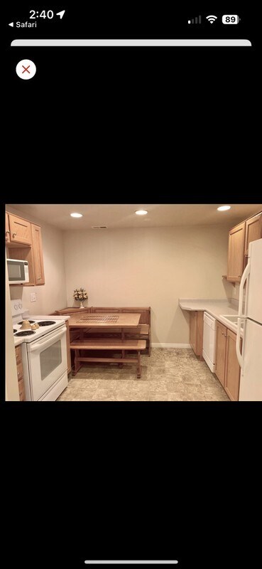 Building Photo - 3395 Hunter Village Dr