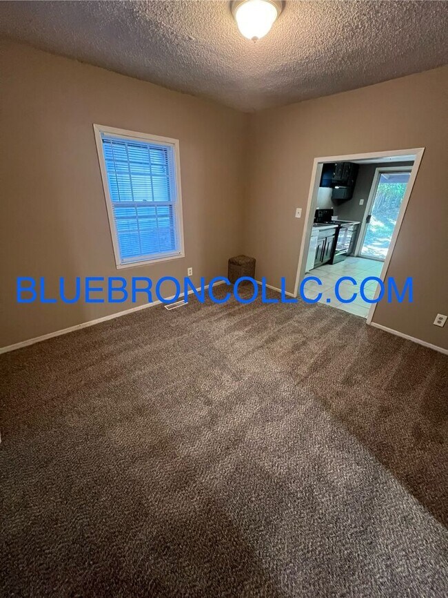 Building Photo - NEWLY REMODELED, great LOCATION, ROOMY layout