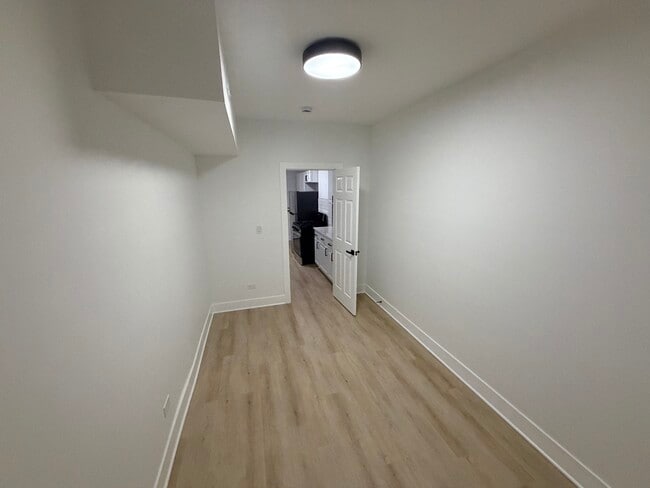 Bedroom#2 - 3049 W Berteau Ave