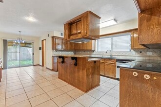Building Photo - 3218 Freshmeadows Dr