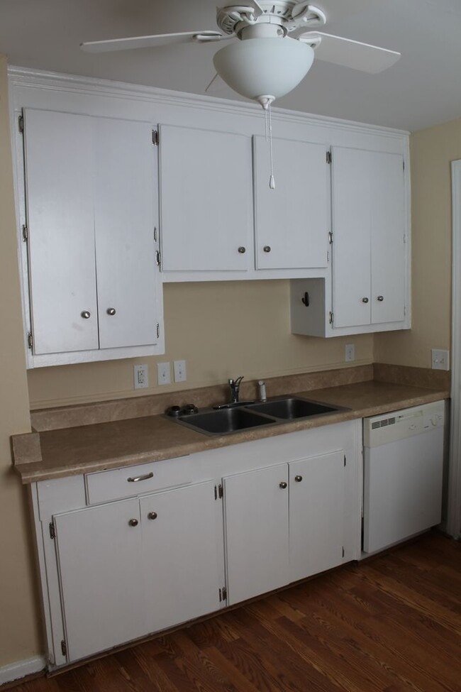 Building Photo - 2 Bedroom Apartment in Shandon off of Devi...