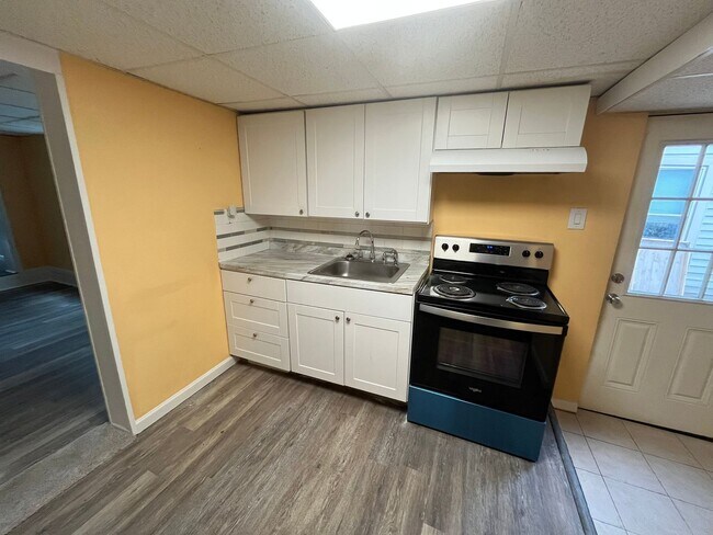 Foto del edificio - 568 S Main St