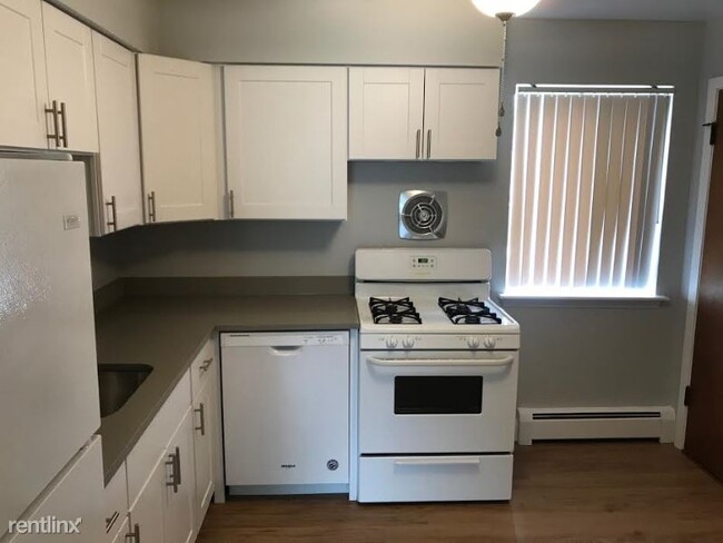 Building Photo - 2 br, 1 bath Apartment - 949 Waukegan Road