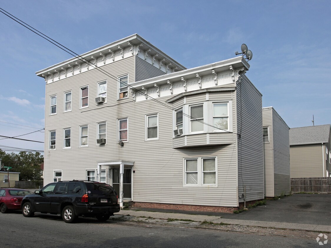 Building Photo - 459 Penn St