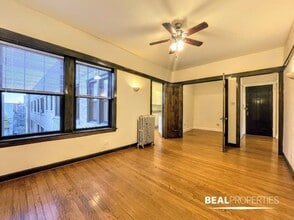 Building Photo - 816 W Waveland Ave