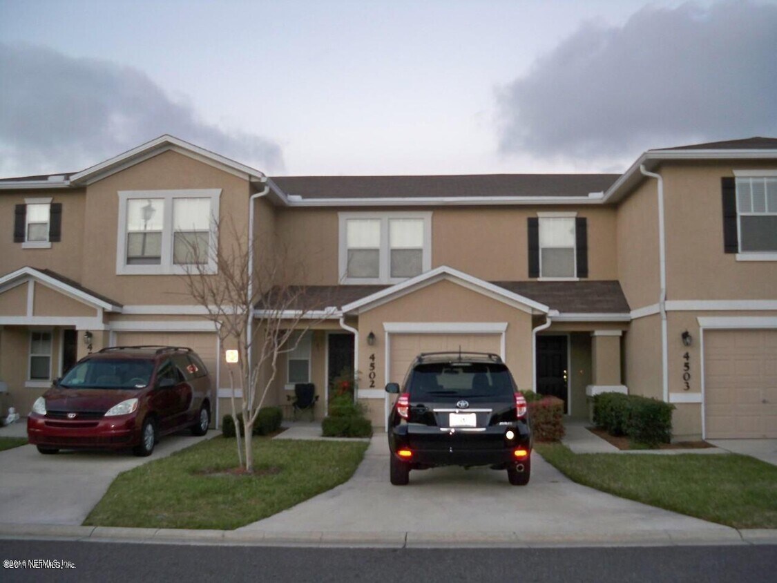 Foto principal - 1500 Calming Water Dr