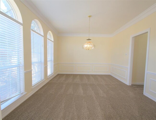 Building Photo - 2645 Braemar Ln