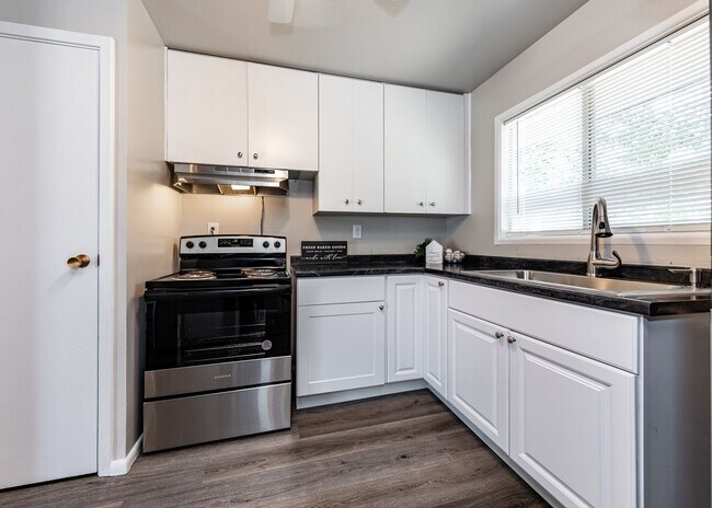 Foto del edificio - Newly Remodeled 3 Bedroom Home in Central Location