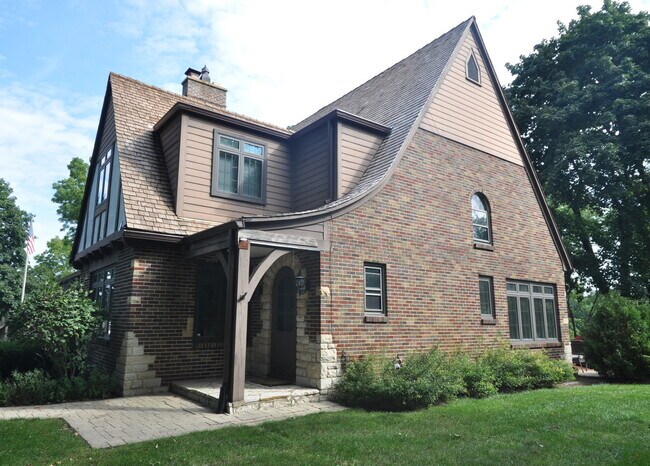 Building Photo - 26133 W Grass Lake Rd