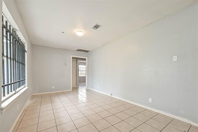 Building Photo - 4026 Knoxville St