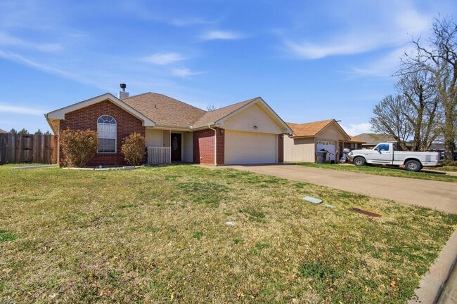 Building Photo - 3842 Trinity Ln