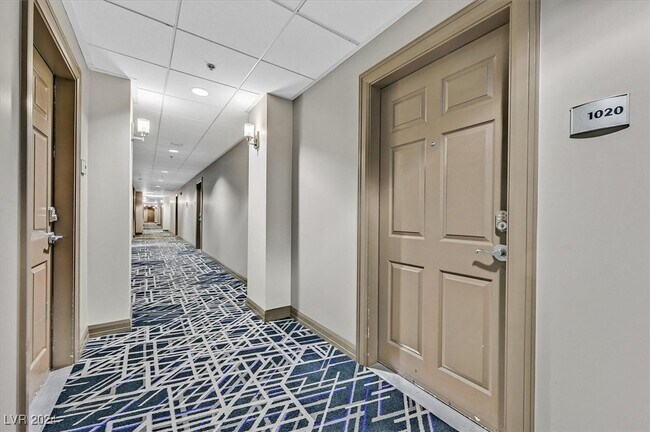 Building Photo - 150 S Las Vegas Blvd