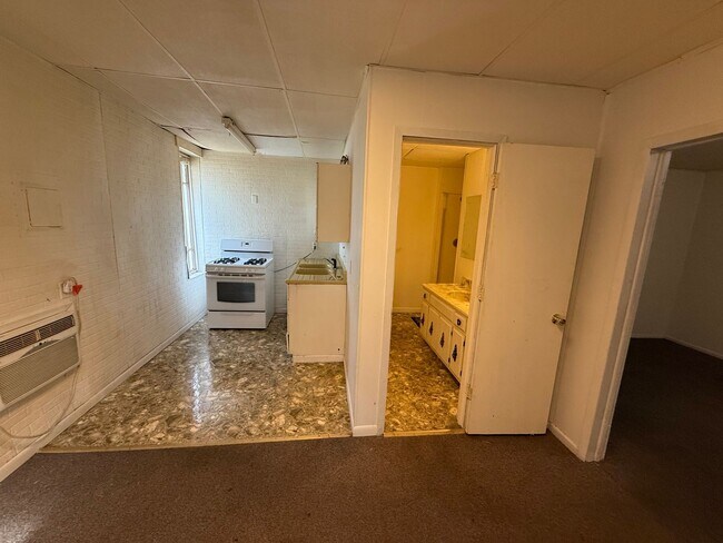 Building Photo - 19 1/2 S. Jefferson, Apt 3