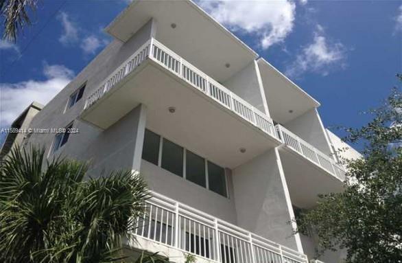 Foto principal - 498 SW 2nd St