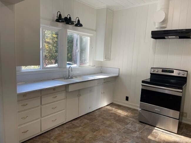 Building Photo - 2 Bedroom Home in the Heart of Camino