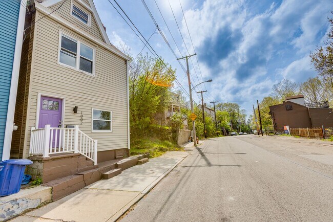 Building Photo - Available JULY 2026 - BEAUTIFULLY RENOVATED 3 Bedroom Home in the South Side Slopes!