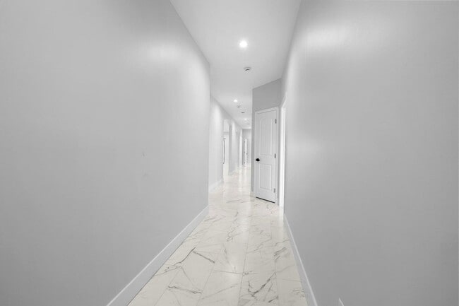 Building Photo - 2315 Zeder Ave