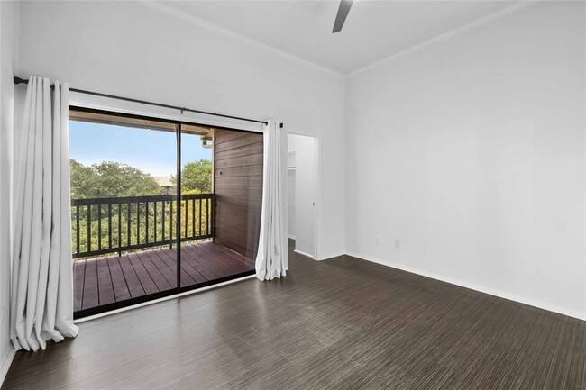 Building Photo - 2215 Post Rd