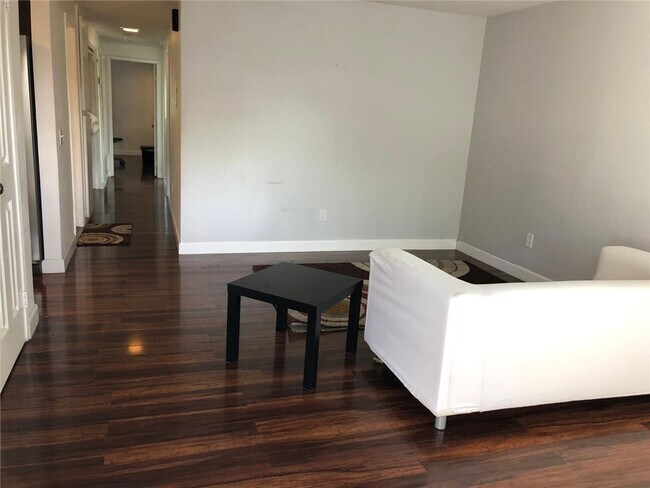 Foto del edificio - 1301 Wheaton Way