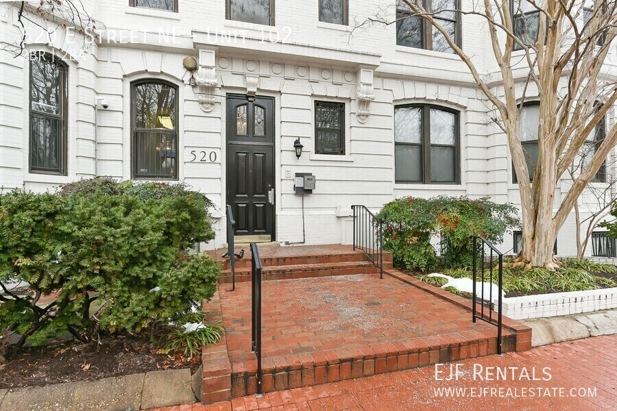 Primary Photo - 520 E St NE