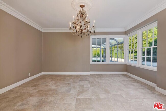 Building Photo - 610 Whittier Dr