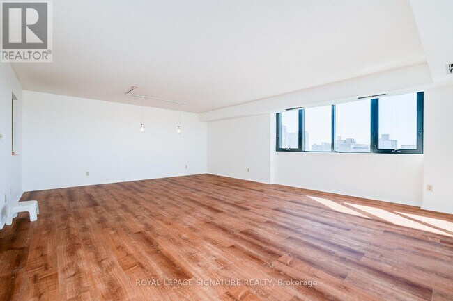 Photo du bâtiment - 260-1260 Heath St W