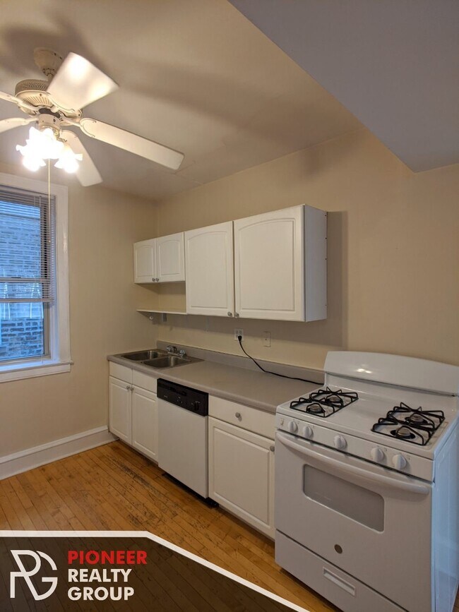 Building Photo - 4817 N Wolcott Ave