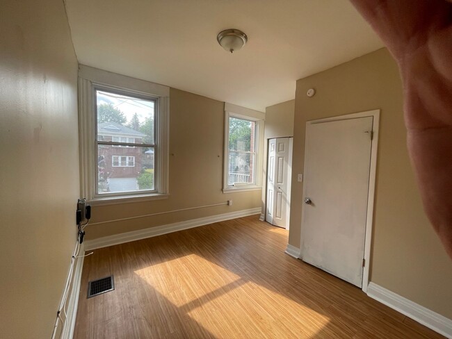 Building Photo - 14 N Bryant Ave